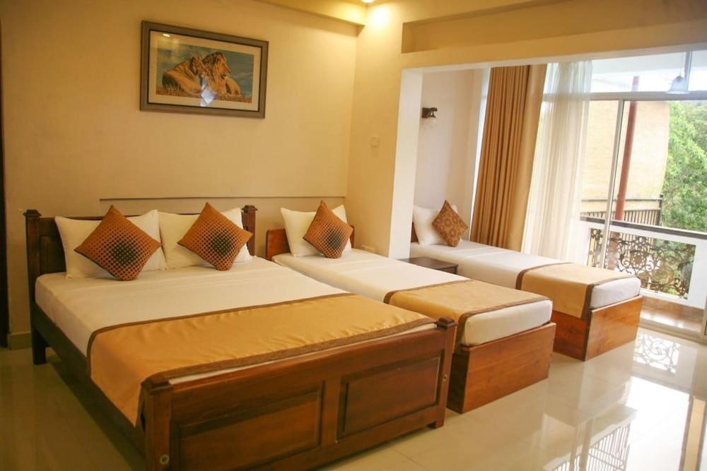 Oyo Kings Hotel Katunayaka Exterior foto